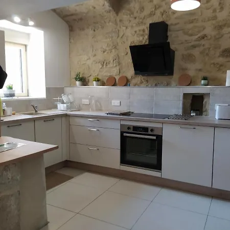 Les Charmes De Villeneuve Feriehus *